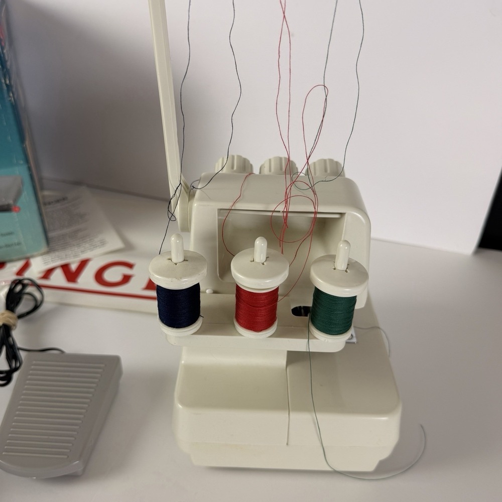 Singer Tiny Serger TS380A Overedging Machine Prethreaded w Box - Picture 6 of 12